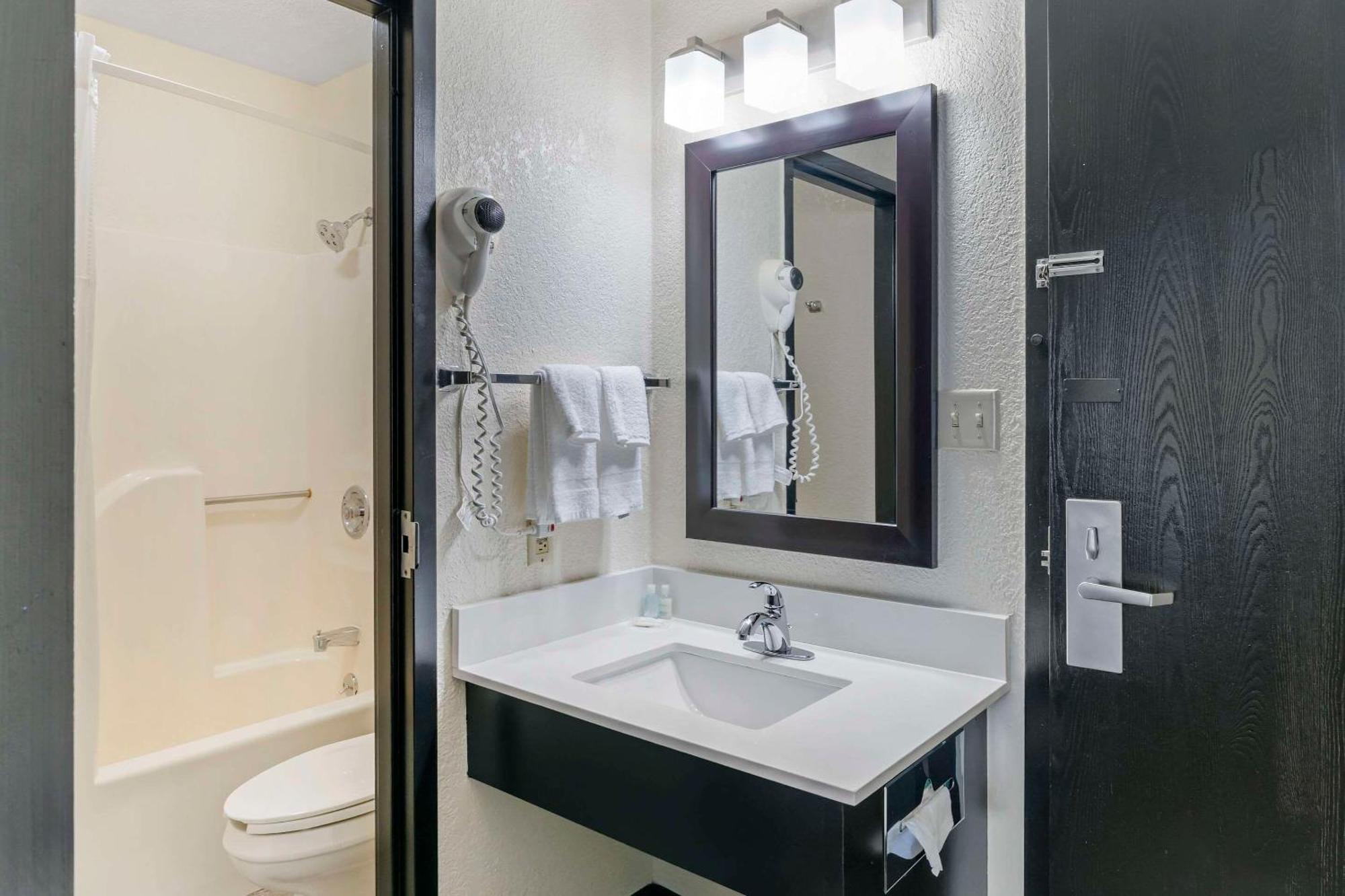 Hotel Clarion Pointe à Jasper Extérieur photo